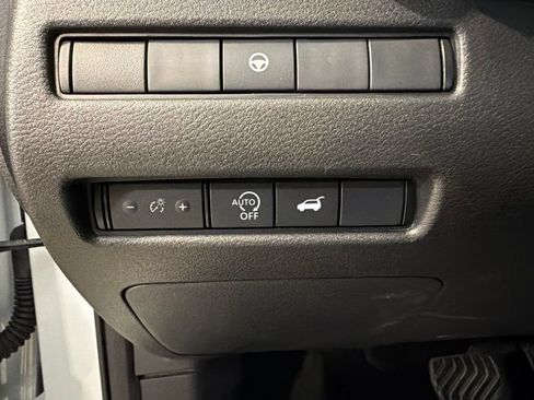 Used 2024 Nissan Rogue SV FWD image 21