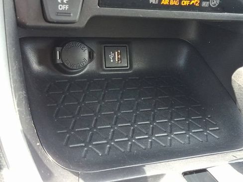 Used 2025 Toyota RAV4 XLE AWD/4WD image 22