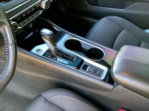 Used 2022 Nissan Altima 2.5 SV w/ SV Premium Package image 16