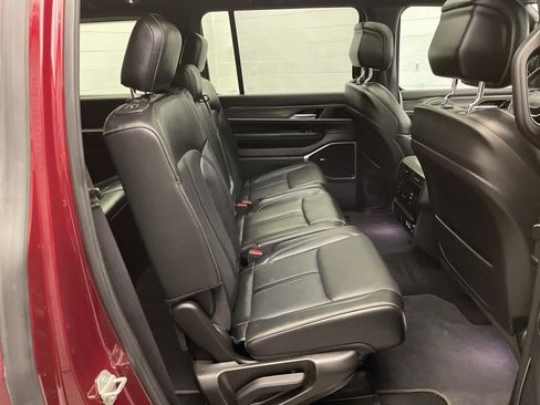 Used 2023 Jeep Wagoneer Series III w/ Premium Group I image 29