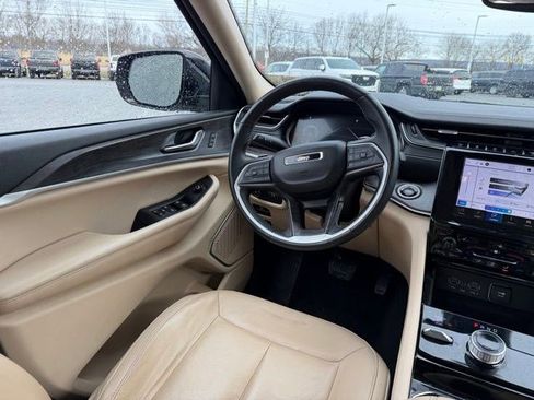 Used 2022 Jeep Grand Cherokee L Limited AWD/4WD image 3