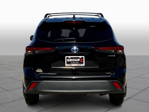 Used 2024 Toyota Highlander XLE image 4