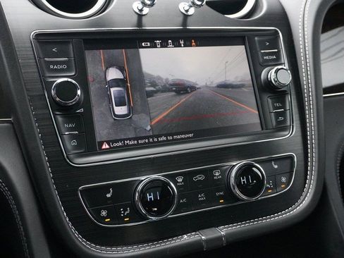 Used 2019 Bentley Bentayga AWD/4WD image 50