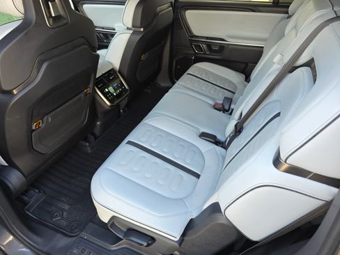 Used 2023 Rivian R1S Adventure AWD/4WD image 33