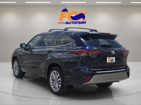 New 2026 Toyota Highlander Platinum AWD/4WD image 3