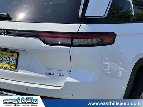 Certified 2023 Jeep Grand Cherokee Limited AWD/4WD image 11