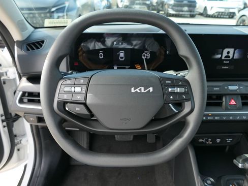 New 2025 Kia K4 LXS image 15