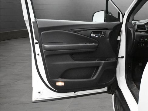 Used 2024 Cadillac XT4 Sport image 4