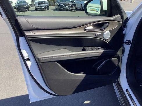 Used 2022 Alfa Romeo Stelvio Ti image 9
