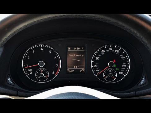 Used 2015 Volkswagen Passat 1.8T SE image 9