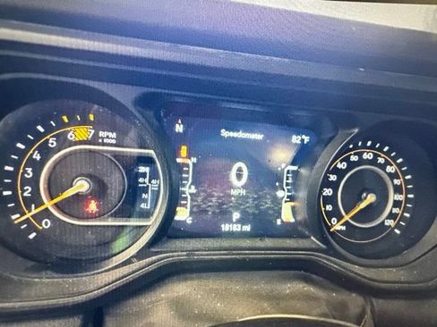 Used 2024 Jeep Wrangler Unlimited Rubicon AWD/4WD image 11