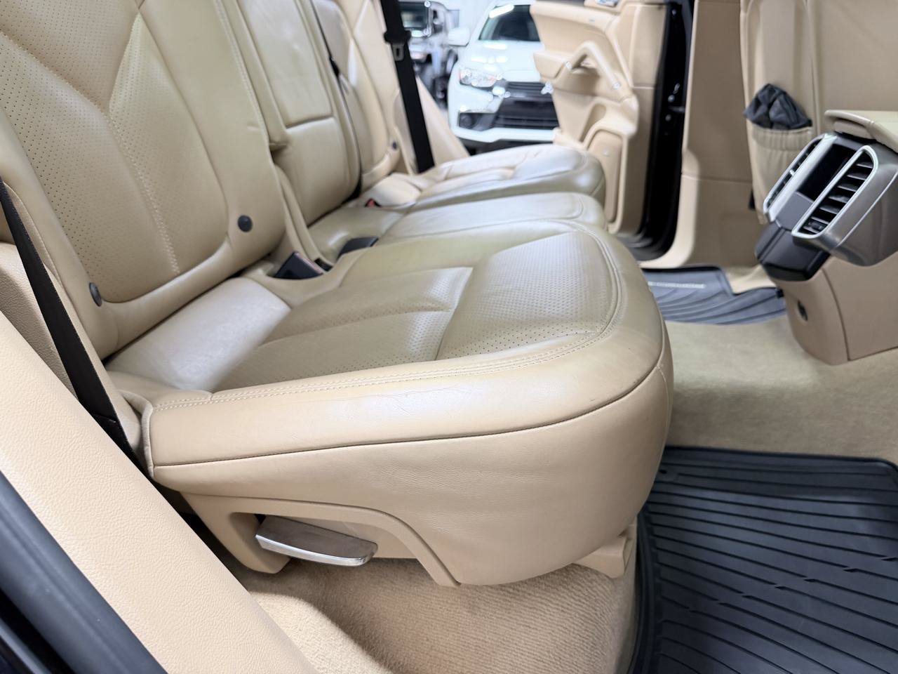 Used 2017 Porsche Cayenne Platinum Edition AWD/4WD image 34