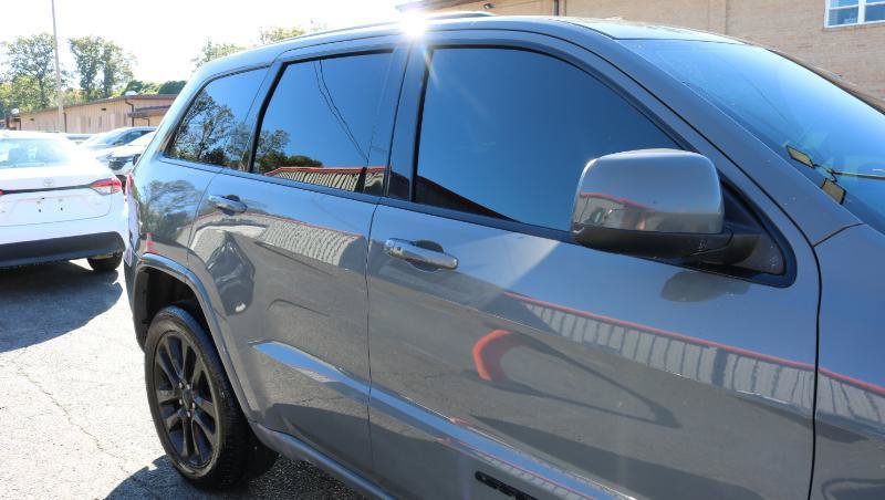 Used 2019 Jeep Grand Cherokee Altitude AWD/4WD image 10