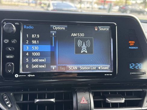 Used 2018 Toyota C-HR XLE FWD image 26