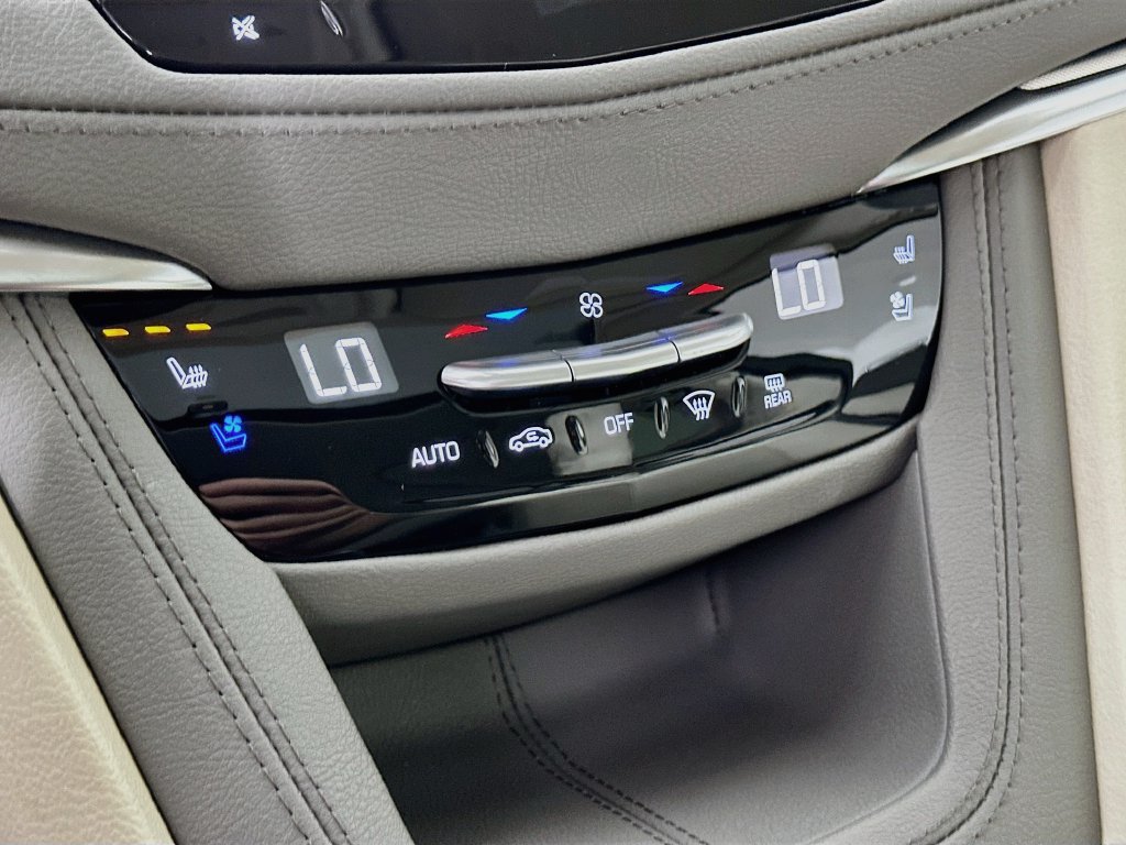 Certified 2025 Cadillac XT5 Premium Luxury w/ Technology Package AWD/4WD image 20