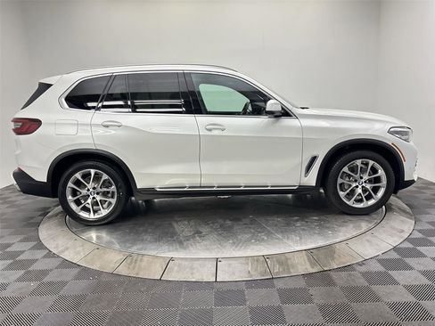 Used 2022 BMW X5 xDrive40i w/ Parking Assistance Package image 17