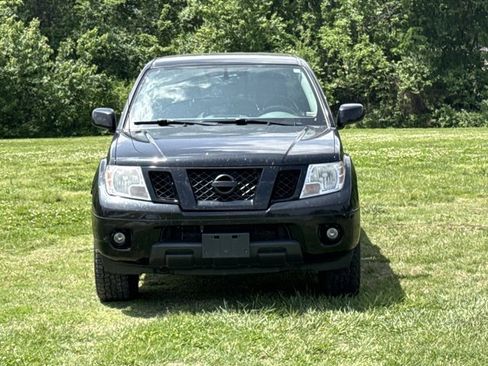 Used 2021 Nissan Frontier SV w/ Midnight Edition Floor Mats AWD/4WD image 2
