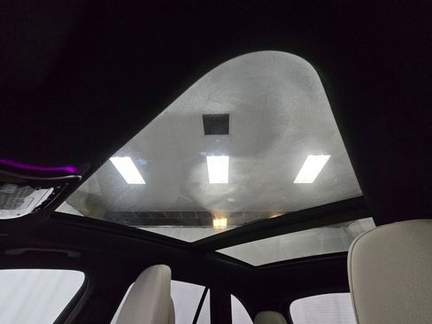 Used 2025 Mercedes-Benz GLC 300 4MATIC image 38