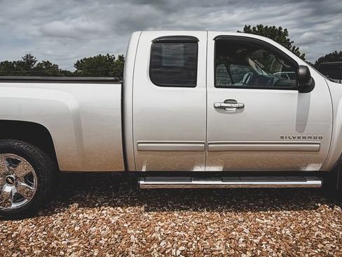 Used 2010 Chevrolet Silverado 1500 LT w/ Power Pack Plus AWD/4WD image 12