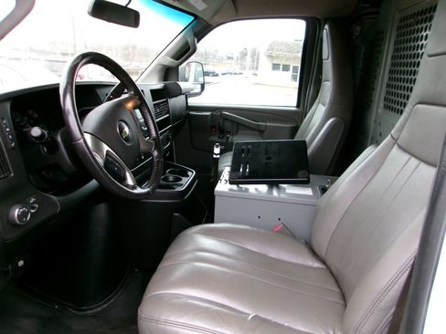 Used 2019 Chevrolet Express 3500 Extended w/ Driver Convenience Package image 9