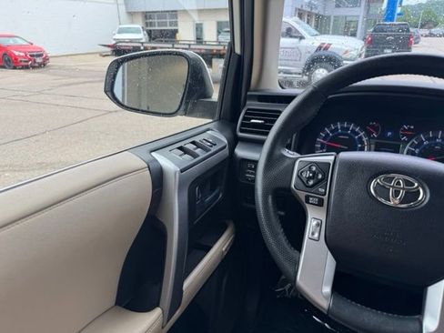 Used 2018 Toyota 4Runner Limited AWD/4WD image 28
