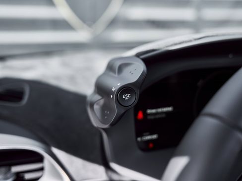 Used 2025 McLaren Artura Spider image 57