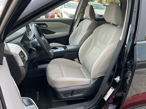 Used 2025 Nissan Rogue SV image 15