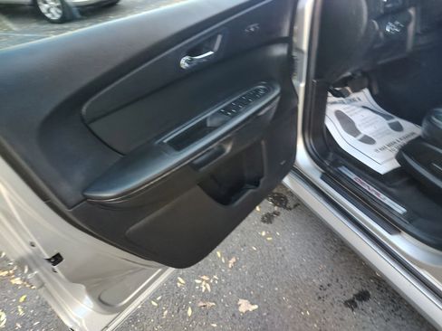 Used 2012 GMC Acadia Denali image 4