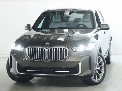Certified 2024 BMW X5 xDrive40i w/ Premium Package image 3