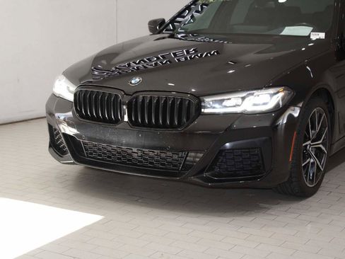 Used 2021 BMW 530e 530e w/ M Sport Package image 2