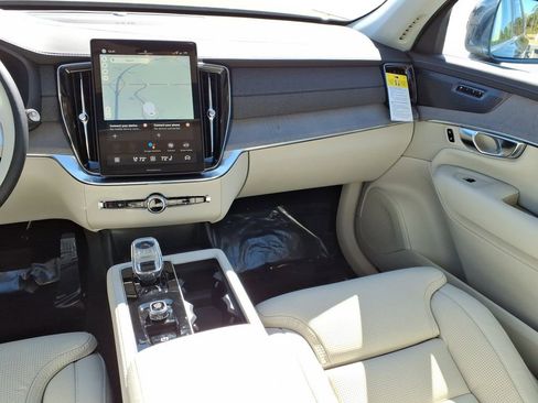 New 2026 Volvo XC90 B6 Ultra image 9