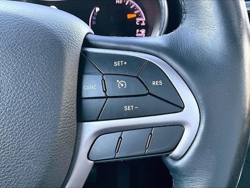 Used 2022 Jeep Grand Cherokee Laredo X AWD/4WD image 13