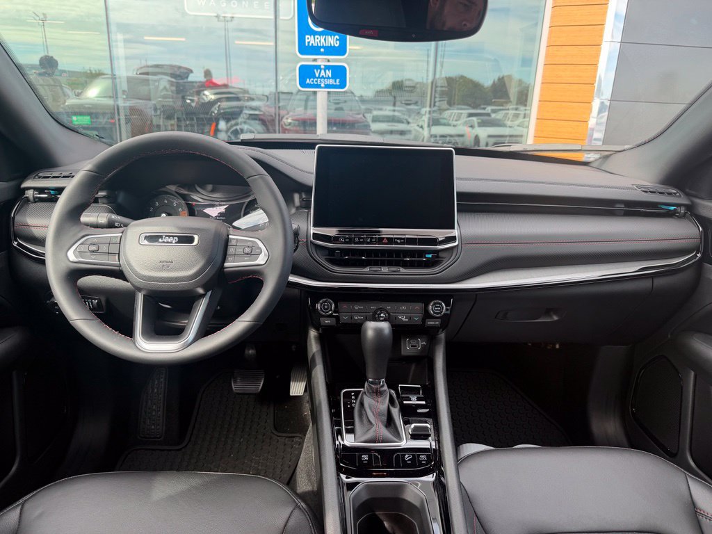 Used 2026 Jeep Compass Trailhawk w/ Trailer Tow Group AWD/4WD image 2
