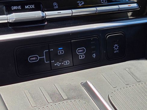 Used 2025 Hyundai Santa Fe Limited FWD image 22