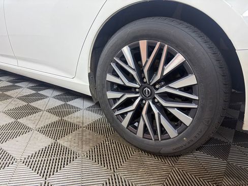Used 2025 Nissan Altima 2.5 SV FWD image 10