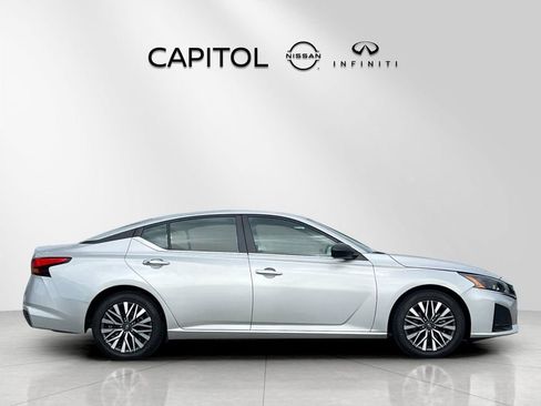 Used 2024 Nissan Altima 2.5 SV image 6