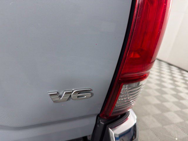 Used 2019 Toyota Tacoma TRD Off-Road AWD/4WD image 16