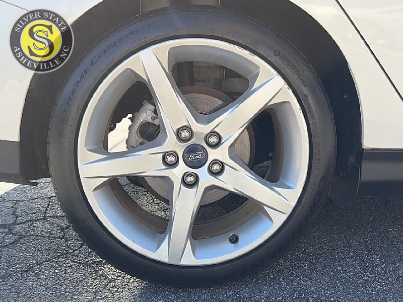 Used 2013 Ford Focus Titanium w/ Titanium Handling Pkg FWD image 9