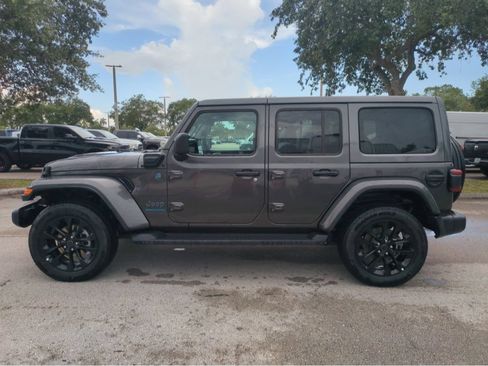 Used 2025 Jeep Wrangler Unlimited Sahara w/ Safety Group AWD/4WD image 9