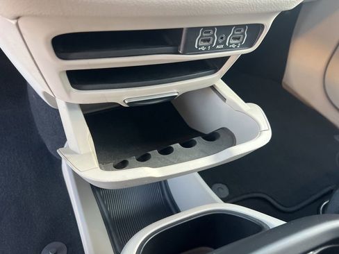 Used 2023 Chrysler Pacifica Touring-L image 56