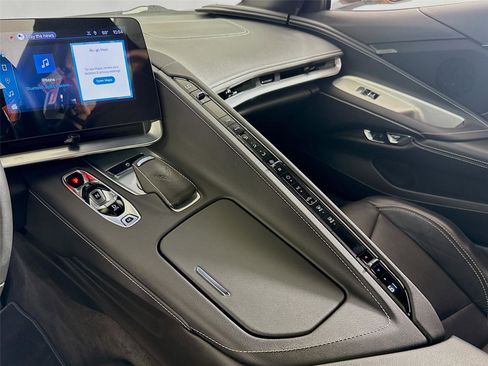 Used 2024 Chevrolet Corvette Stingray Convertible image 17