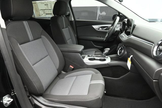 New 2026 Chevrolet Blazer LT w/ Midnight/Sport Edition FWD image 27
