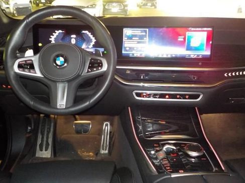 Used 2024 BMW X5 xDrive40i w/ M Sport Package AWD/4WD image 3
