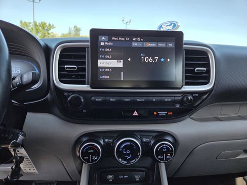 Used 2023 Hyundai Venue SEL FWD image 25