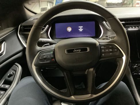 Used 2023 Jeep Grand Cherokee Altitude image 22