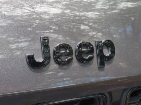 Used 2024 Jeep Grand Cherokee L Limited w/ Black Appearance Package AWD/4WD image 12