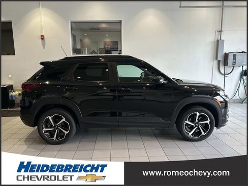 Certified 2023 Chevrolet TrailBlazer RS w/ Convenience Package image 2