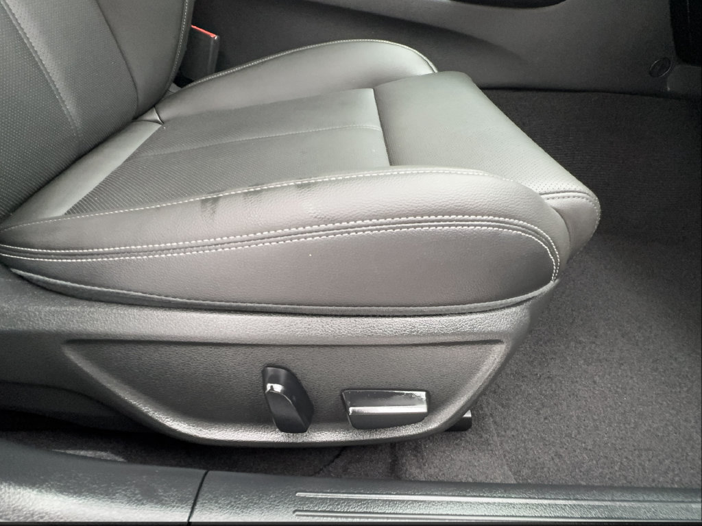 Used 2026 Genesis G70 2.5T RWD image 33