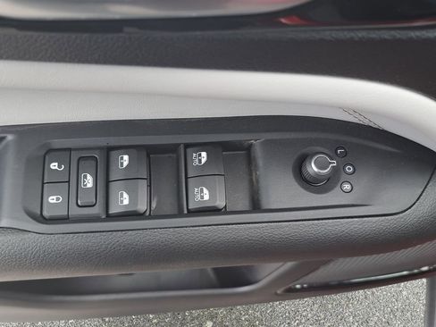 Certified 2025 Jeep Compass Limited image 38