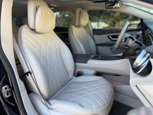 Used 2022 Mercedes-Benz EQS 580 580 w/ Exclusive Trim Package image 39